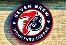 7 Brew Lakewood Ranch, 7 Brew Bradenton, new coffee shops Florida, drive-thru coffee Lakewood Ranch, Route 70 coffee, Sarasota Bradenton coffee scene, Starbucks vs Dunkin, Florida coffee wars