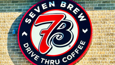 7 Brew Lakewood Ranch, 7 Brew Bradenton, new coffee shops Florida, drive-thru coffee Lakewood Ranch, Route 70 coffee, Sarasota Bradenton coffee scene, Starbucks vs Dunkin, Florida coffee wars