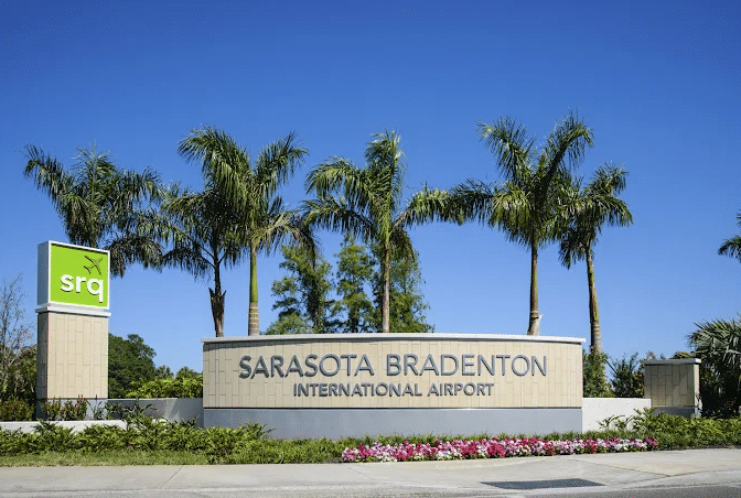 Sarasota SRQ Airport, Wahlburgers SRQ Airport